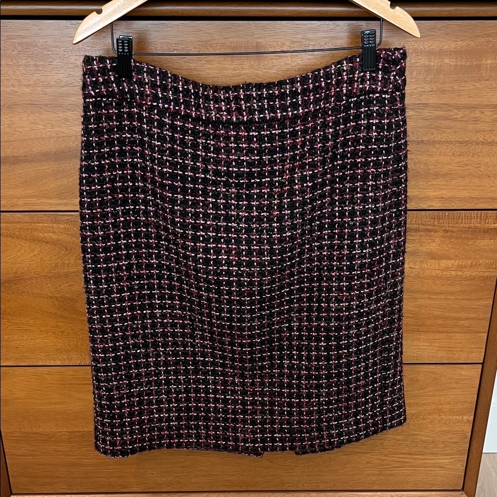 Elegant Pink and Black Tweed Skirt